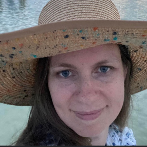 Meet your Posher, Colleen - Picture 1 of 1